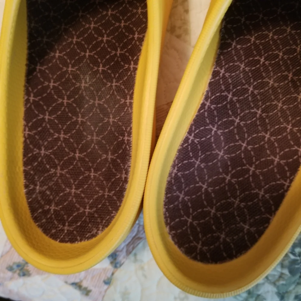 🌻 Crocs Clogs - Picture 8 of 9